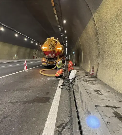 莱芜隧道排水渠清淤